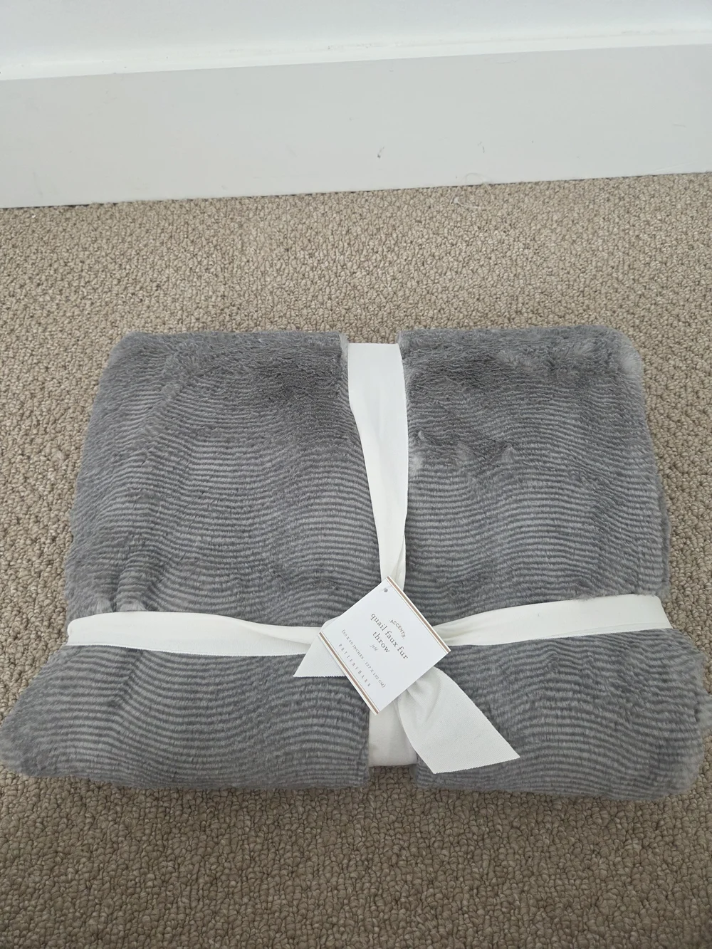 POTTERY BARN QUAIL faux Fur Plush  Throw Blanket - Gray